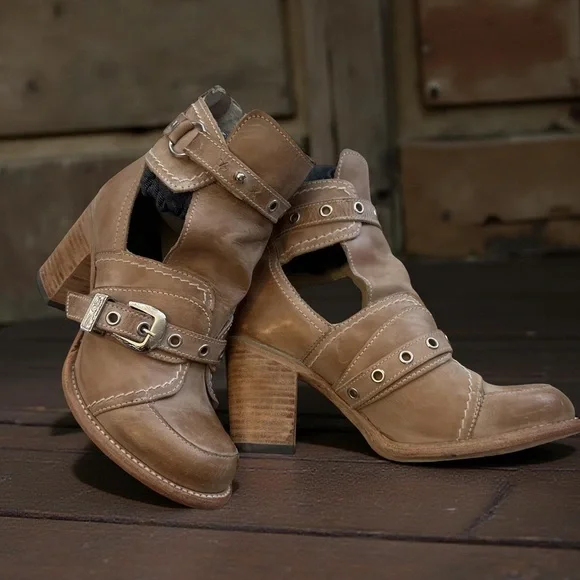 FREEBIRD Sonoma leather ankle boots 9 - Picture 1 of 11